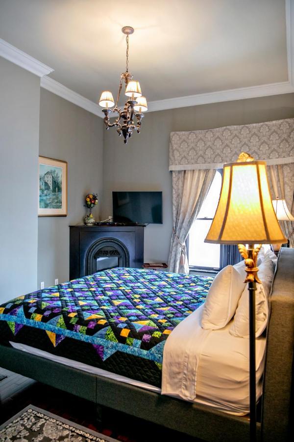 Отель Puddicombe House New Hamburg Экстерьер фото