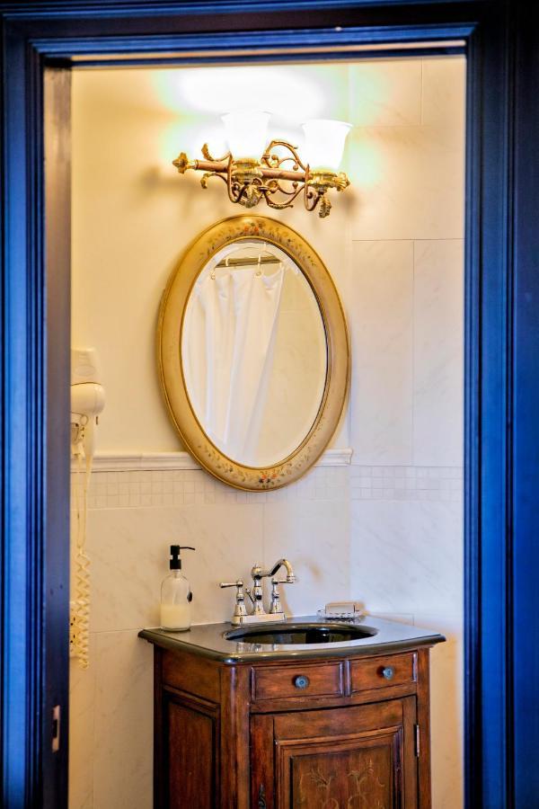 Отель Puddicombe House New Hamburg Экстерьер фото