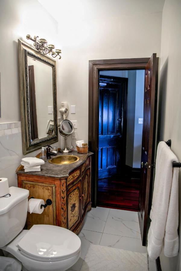 Отель Puddicombe House New Hamburg Экстерьер фото